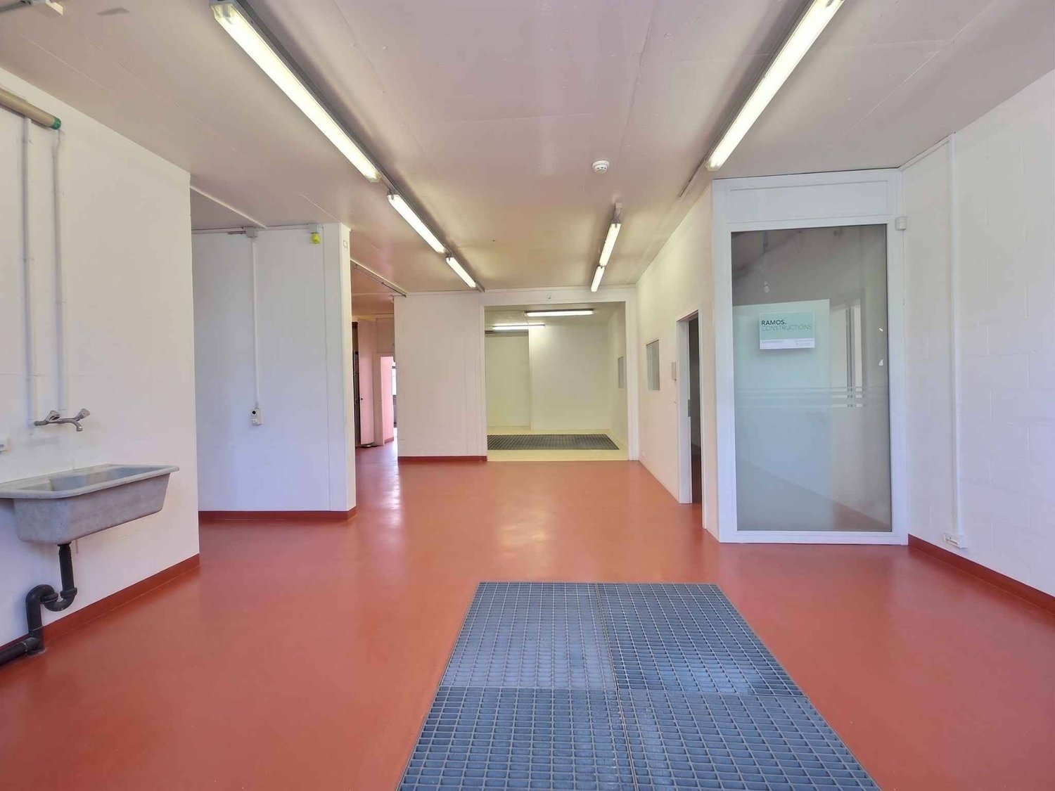 243m² commercial, photo 1 of 10