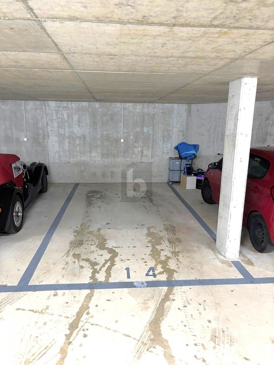 Open slot, photo 2 of 4