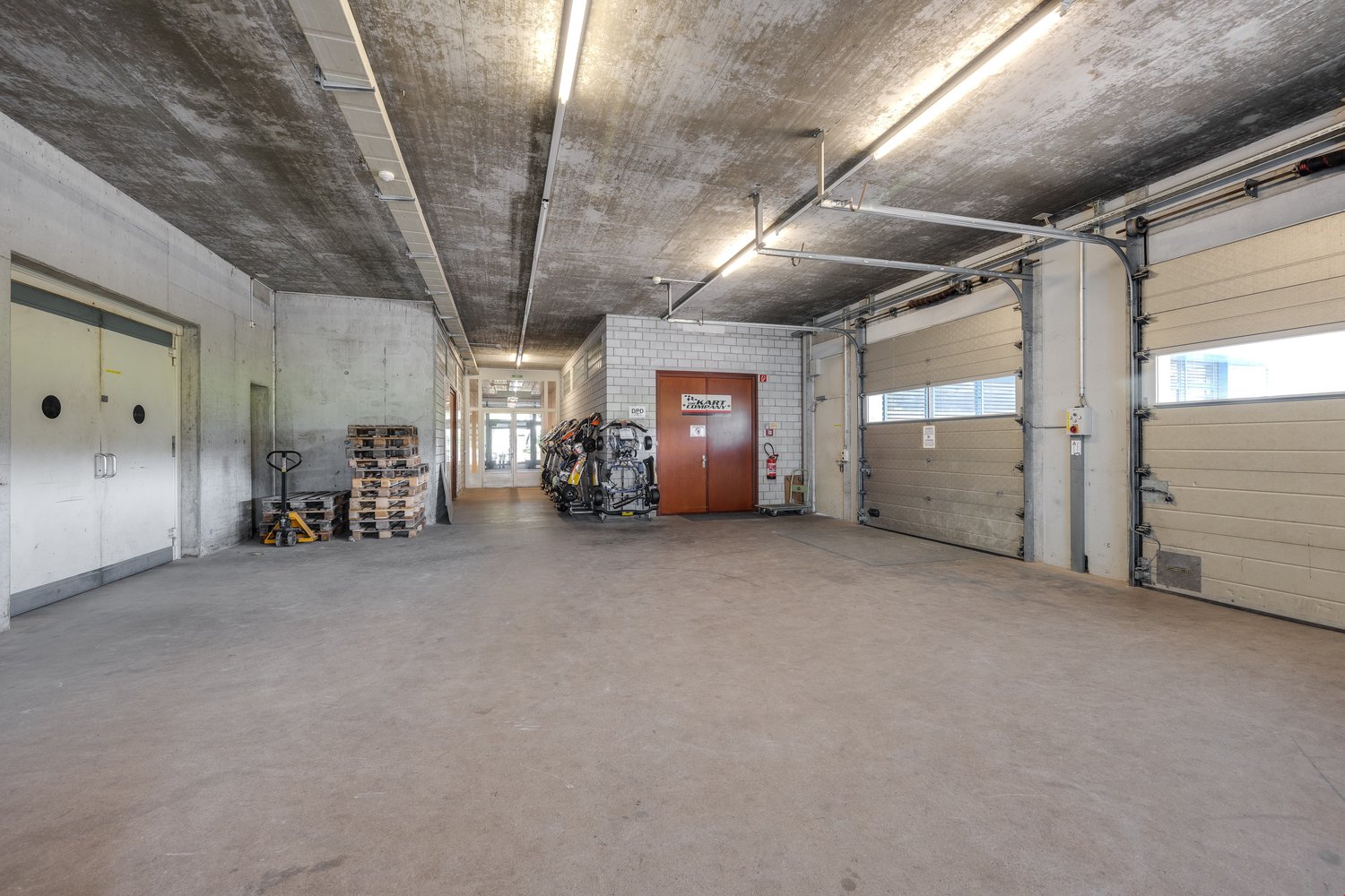 561m² storage room, photo 6 of 7