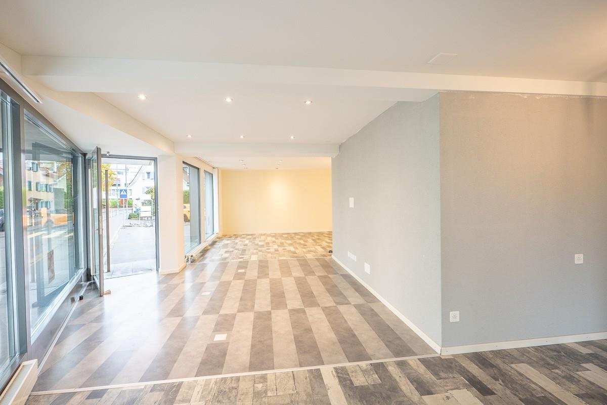 63m² commercial