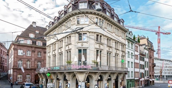 140m² commercial
