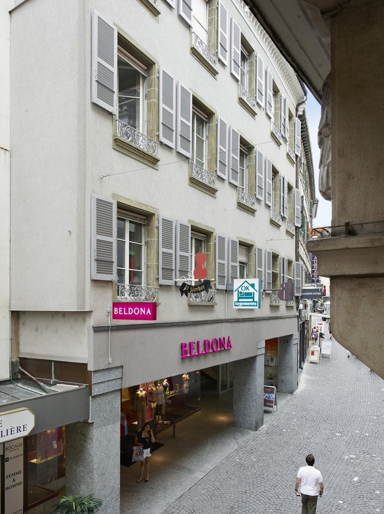 166m² shop, photo 1 of 5