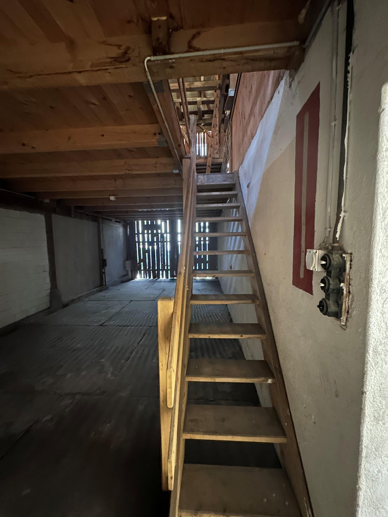 270m² storage room, photo 3 of 8