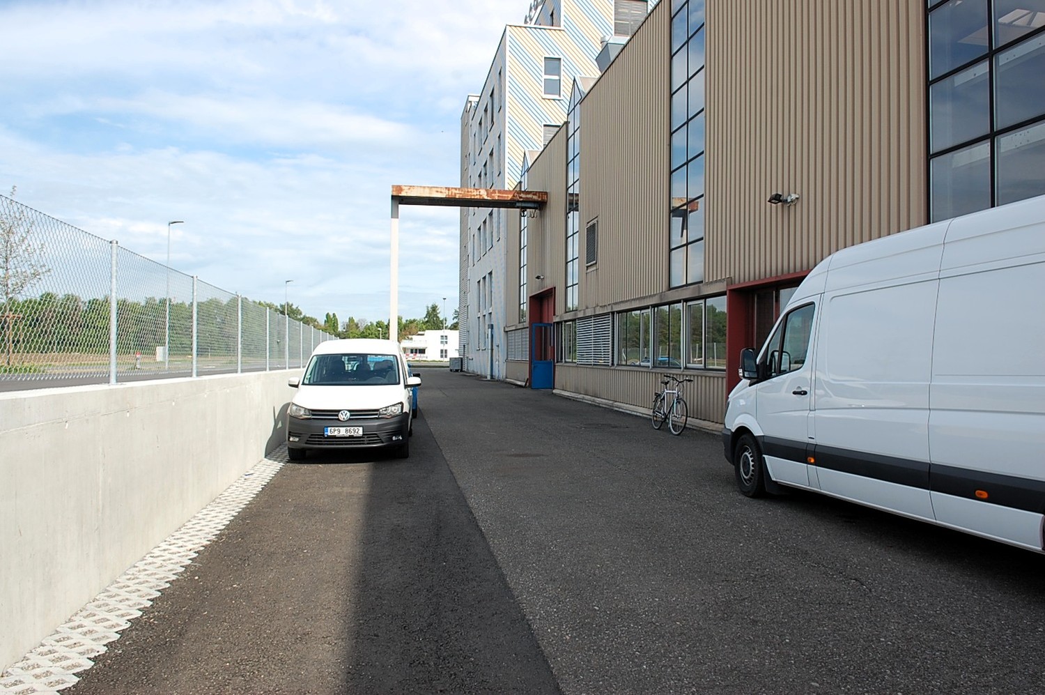 930-1420m² commercial