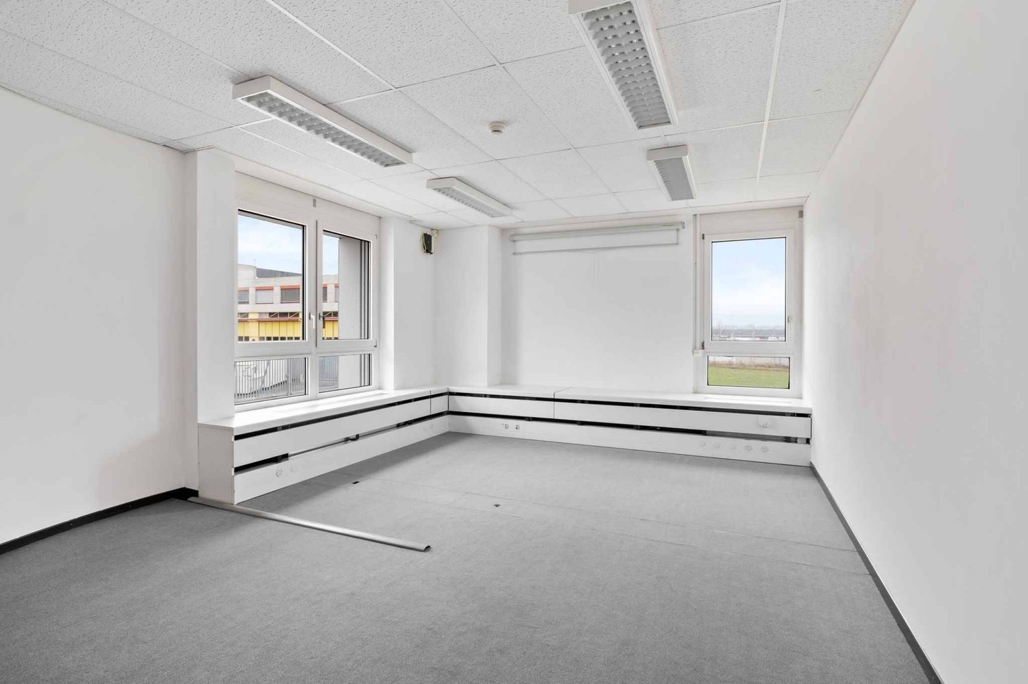 484m² office, photo 1 of 5