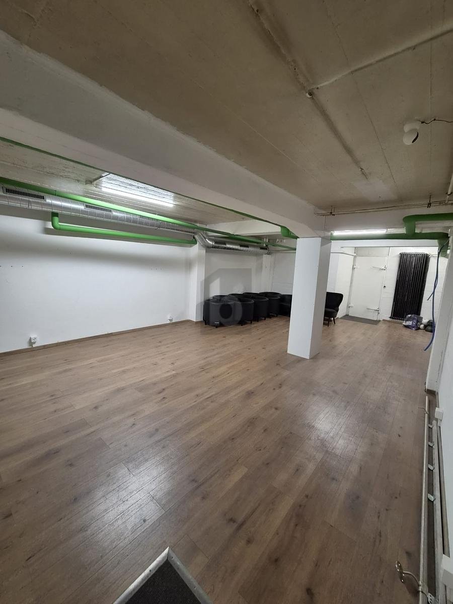 180m² shop, photo 3 of 4