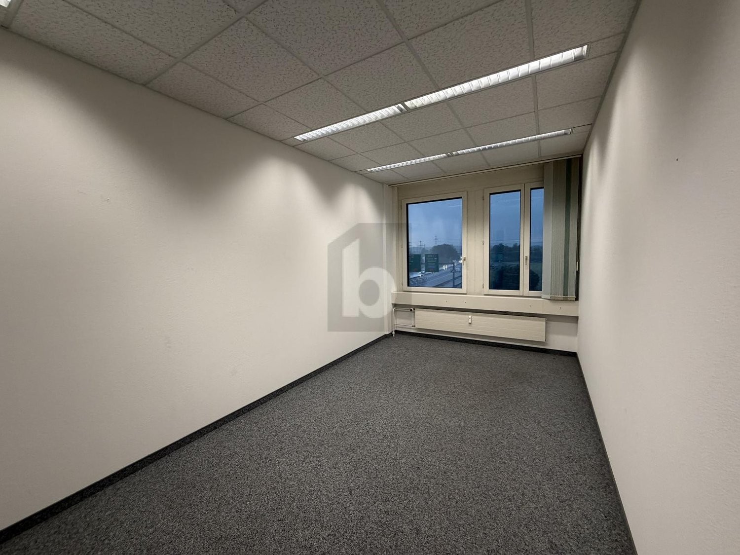 230m² office, photo 1 of 4