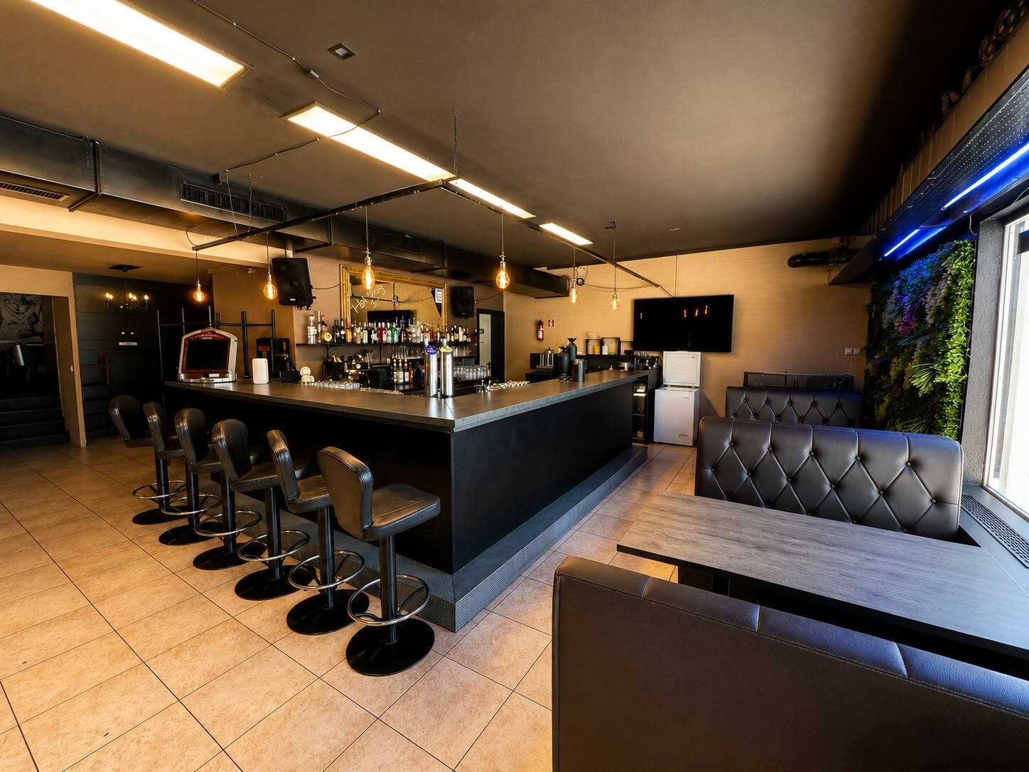 Bar di 167m²