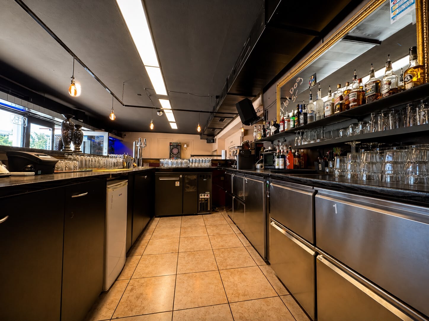 Bar di 167m²