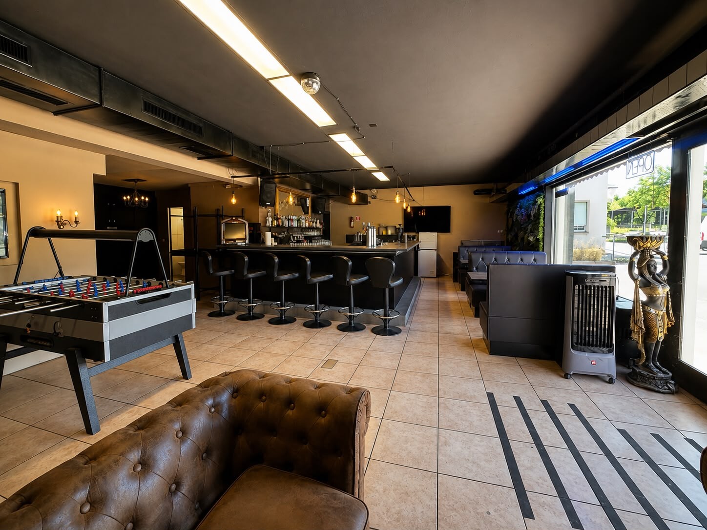 Bar di 167m²