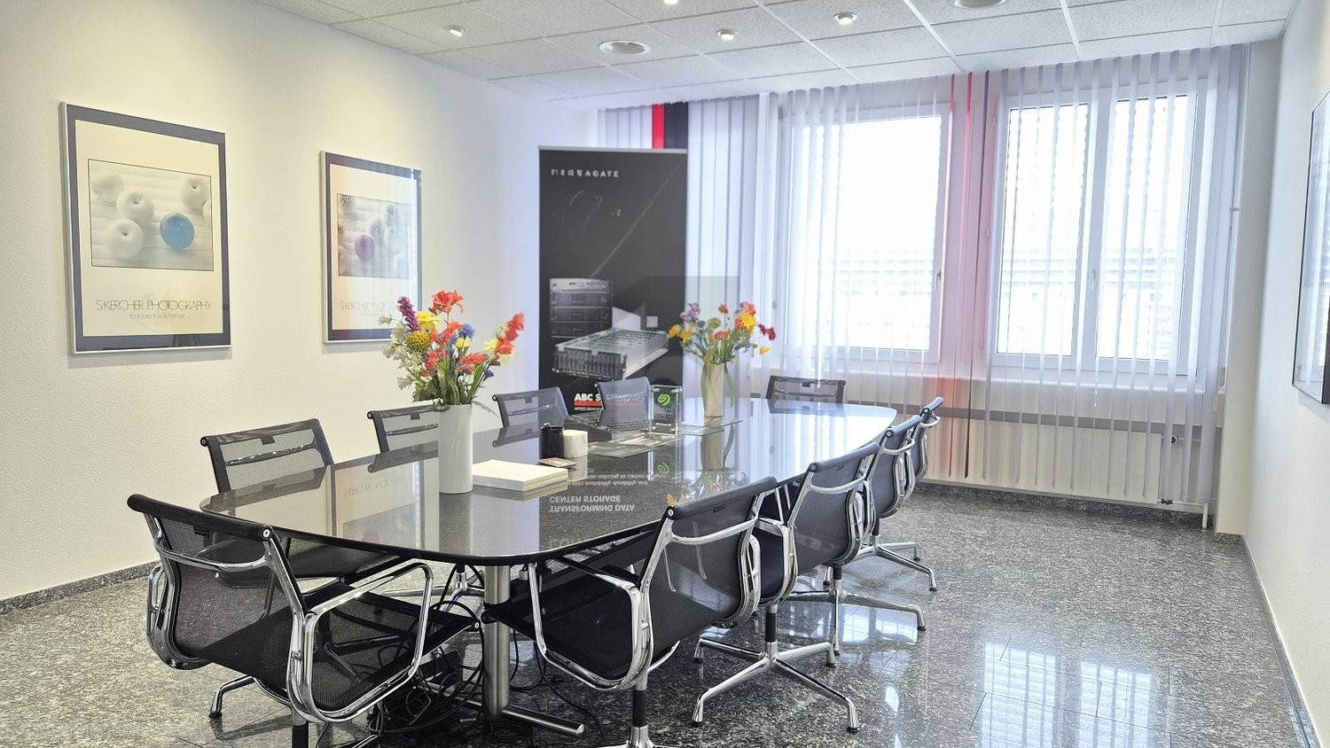 200m² office, photo 1 of 4