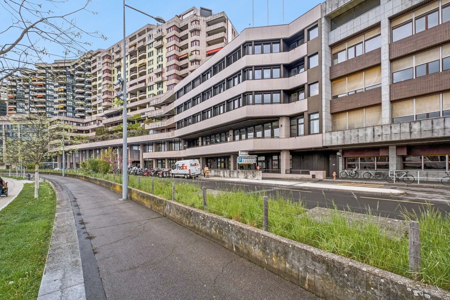 324m² office, photo 1 of 10