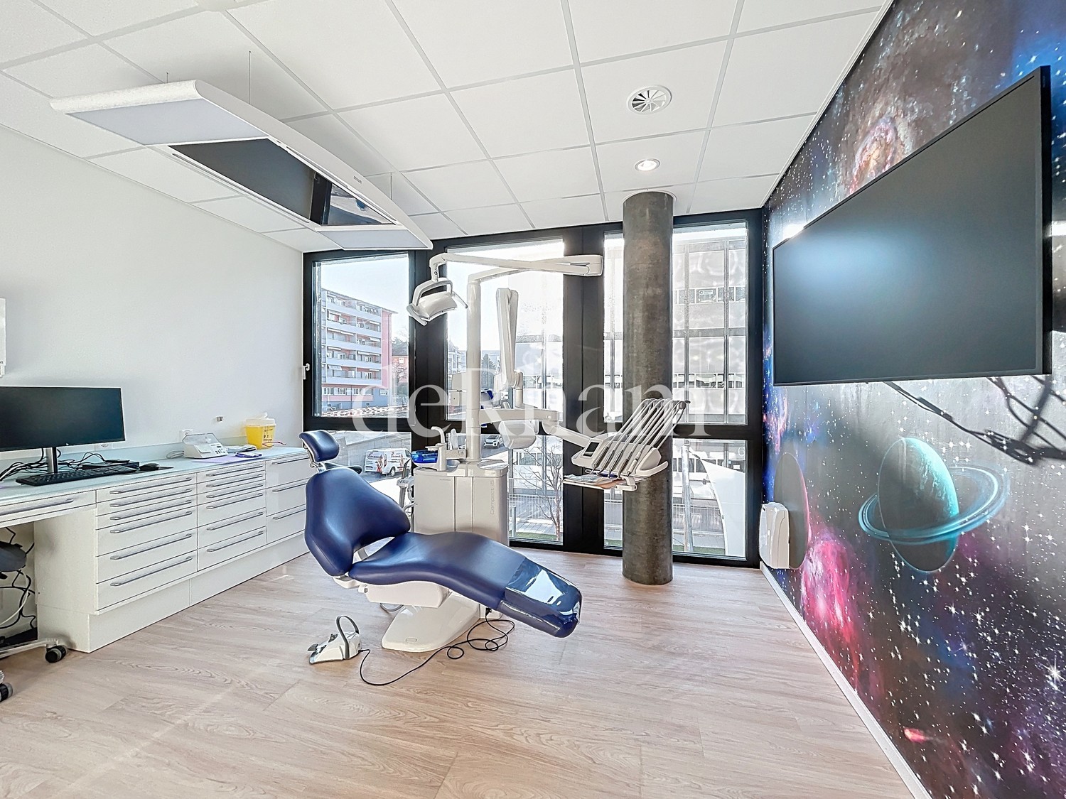 Office, photo 1 of 5