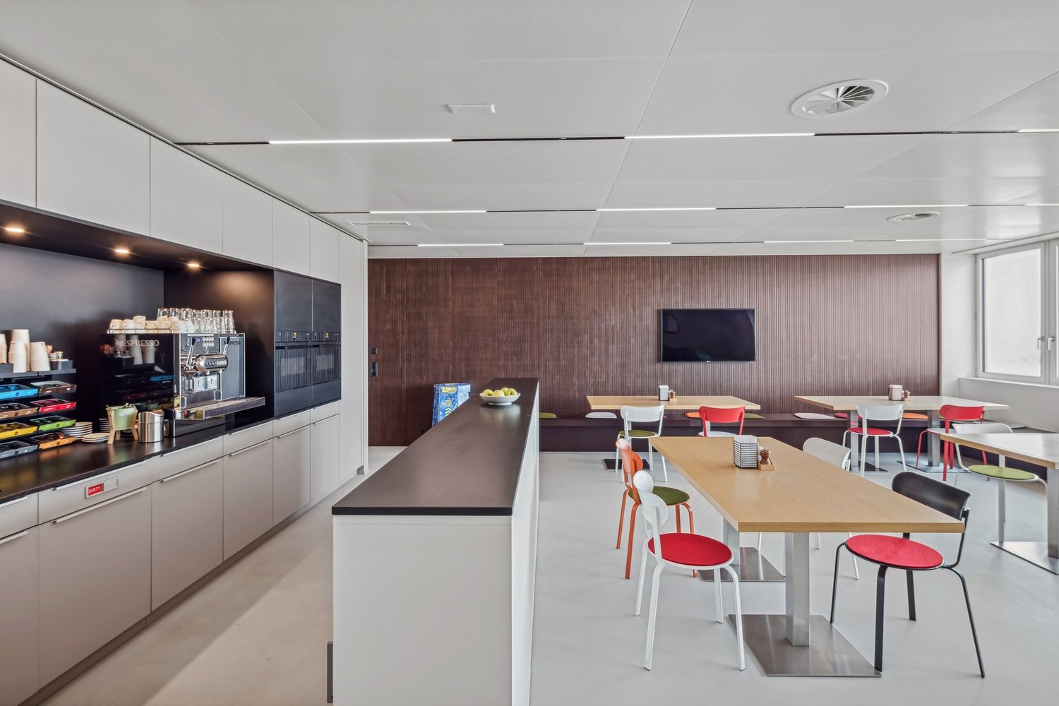 261m² office, photo 3 of 4