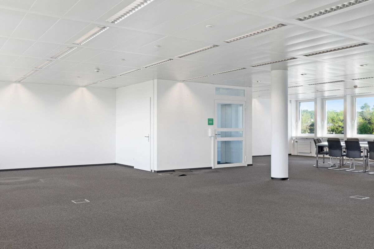 300m² office, photo 2 of 10