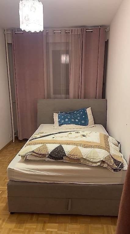 1 room single room

Room for rent in a spacious accommodation for a short duration, well located in Grand Lancy

serious person, non-smoker and clean
I am a 40-year-old man very rarely in the accommodation
I do not rent out my mailbox !!

Contact me only by telephone at 078 217 32 06
