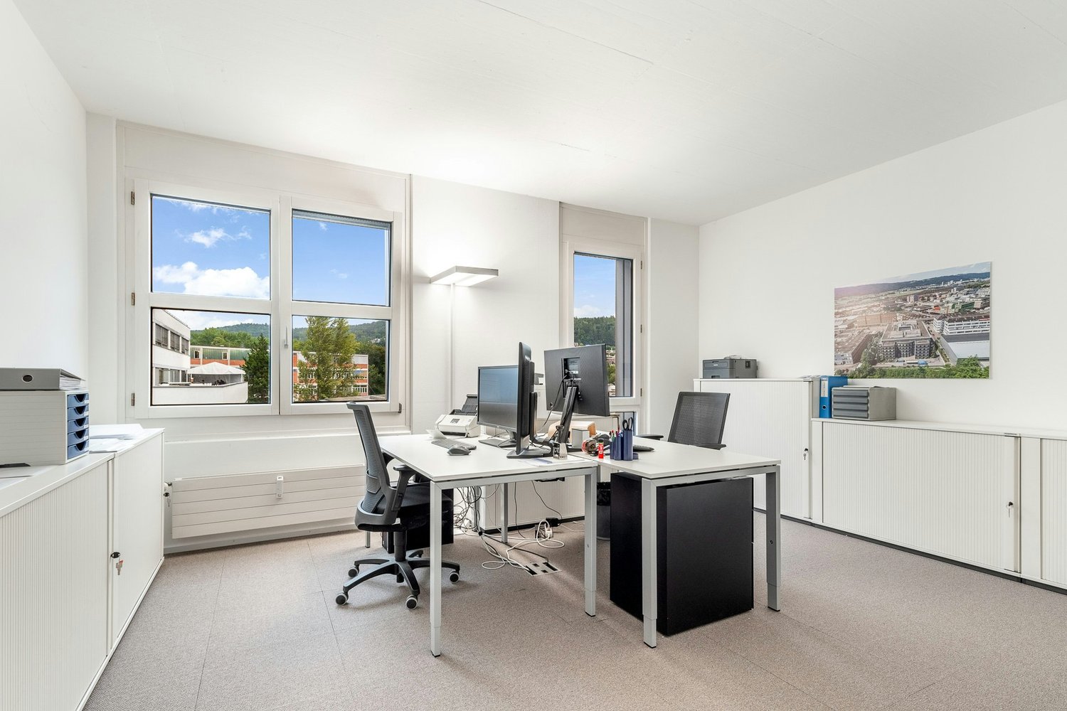 212m² office, photo 1 of 7