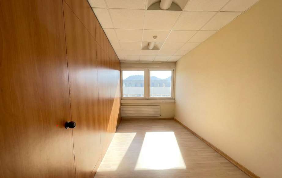 Office, photo 1 of 8