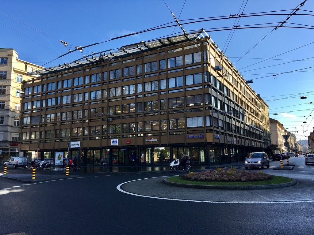 119m² shop, photo 2 of 9