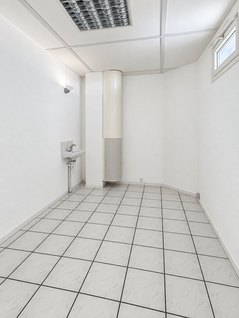 119m² shop, photo 7 of 9
