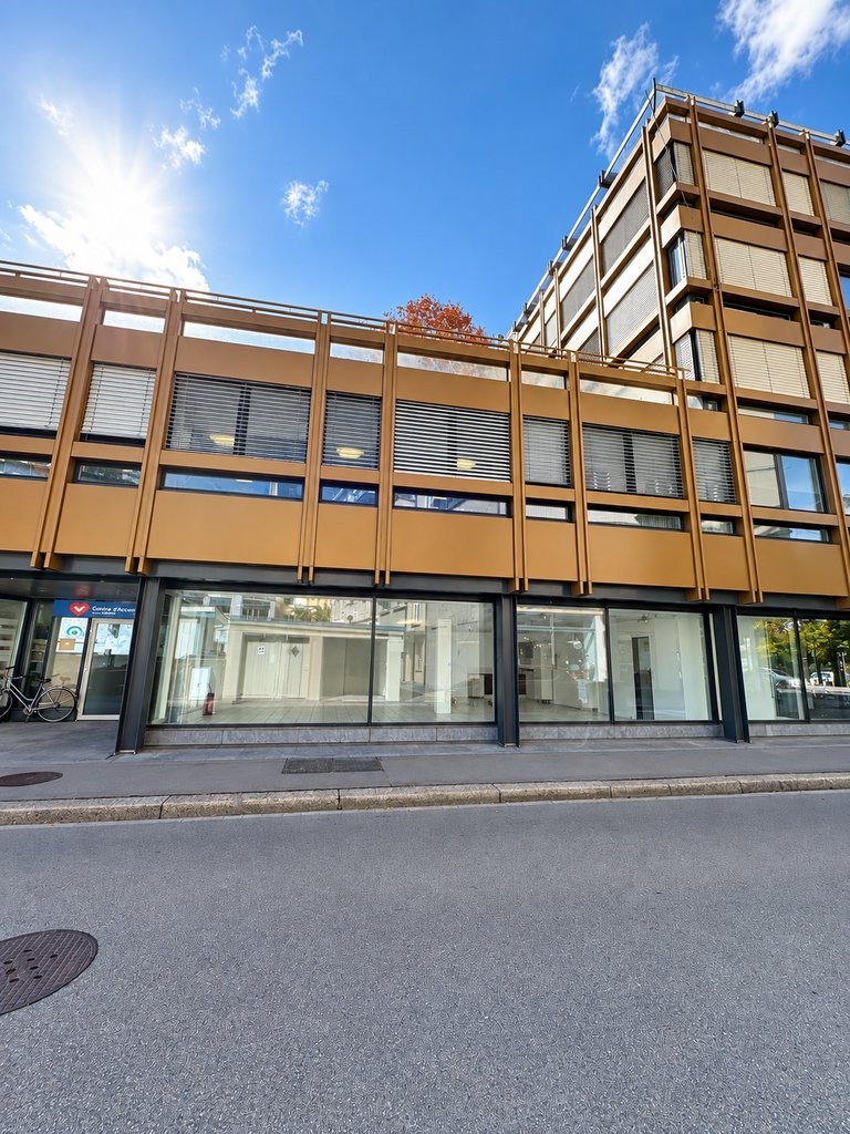 119m² shop, photo 1 of 9