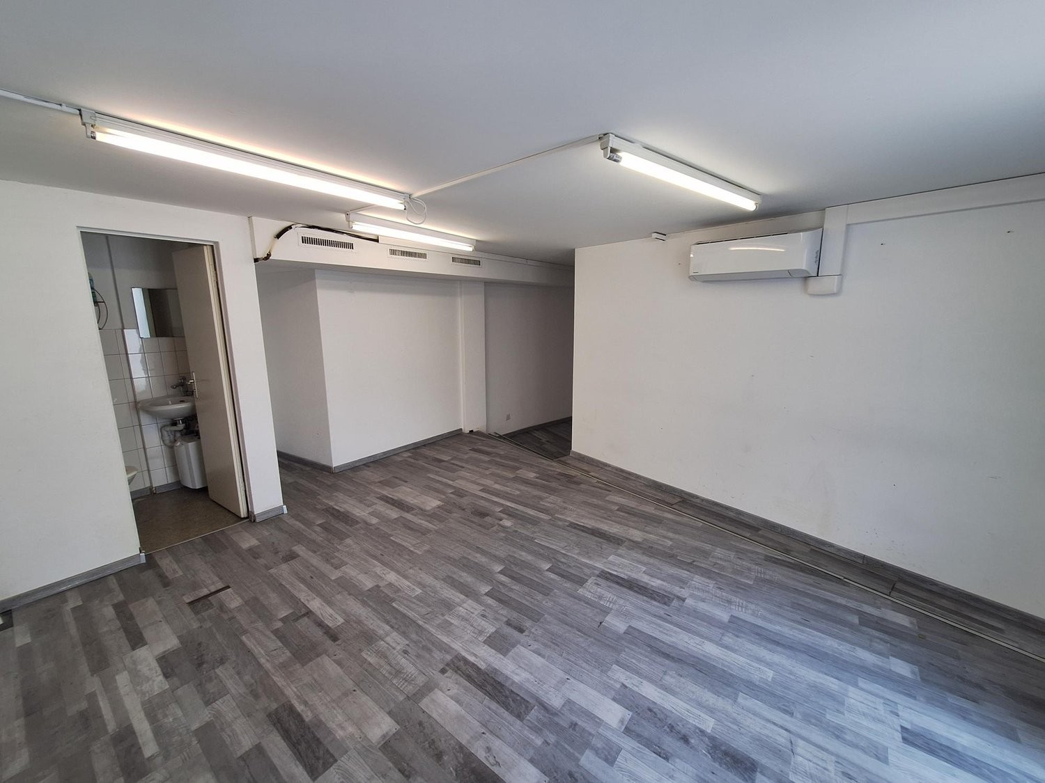 90m² shop, photo 6 of 7