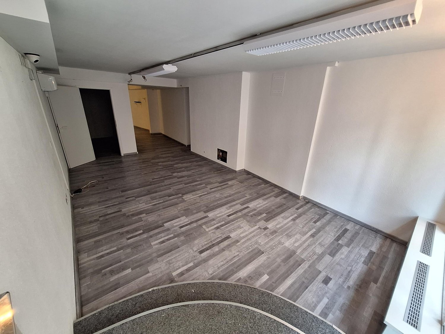 90m² shop, photo 2 of 7