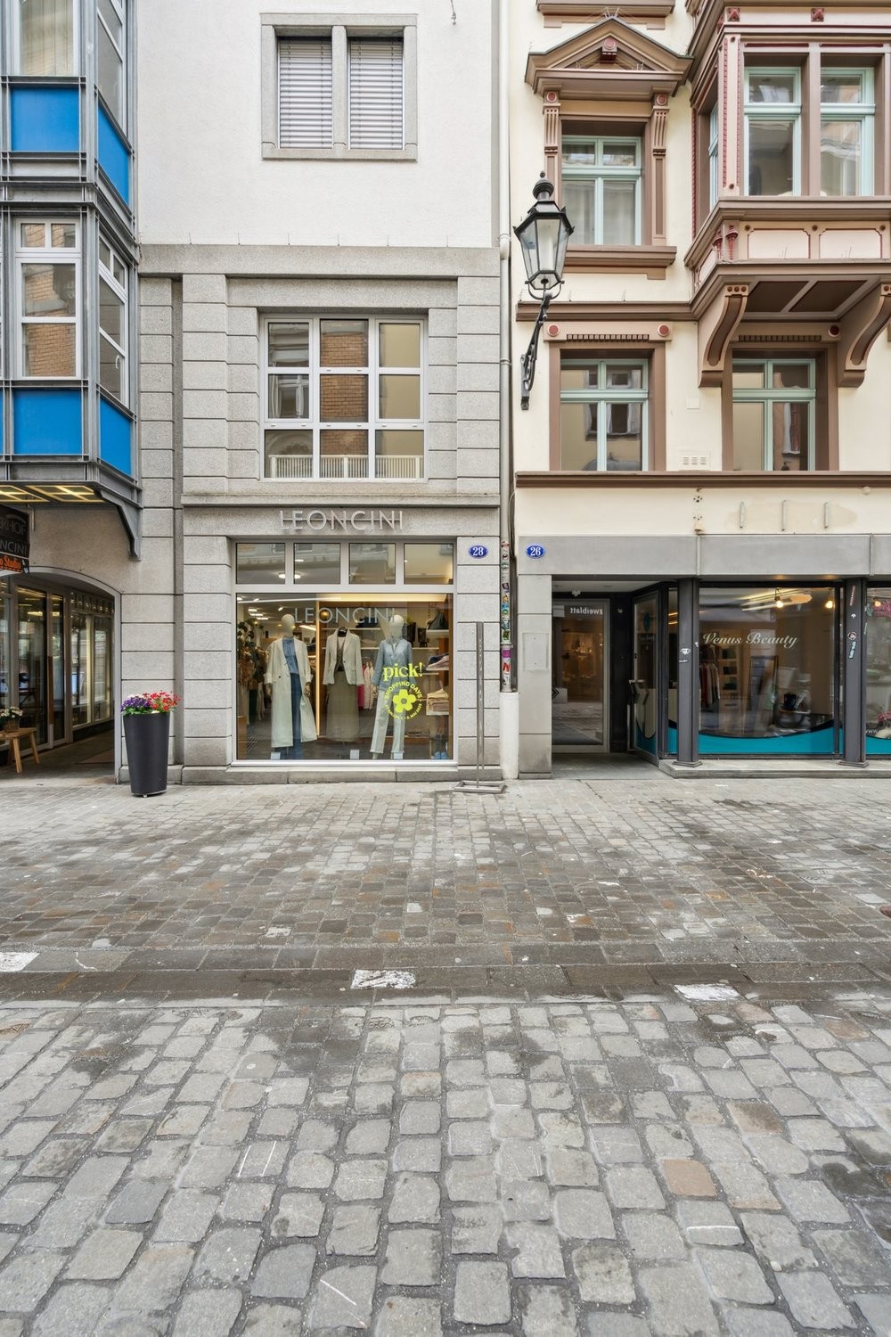 90m² shop, photo 1 of 7