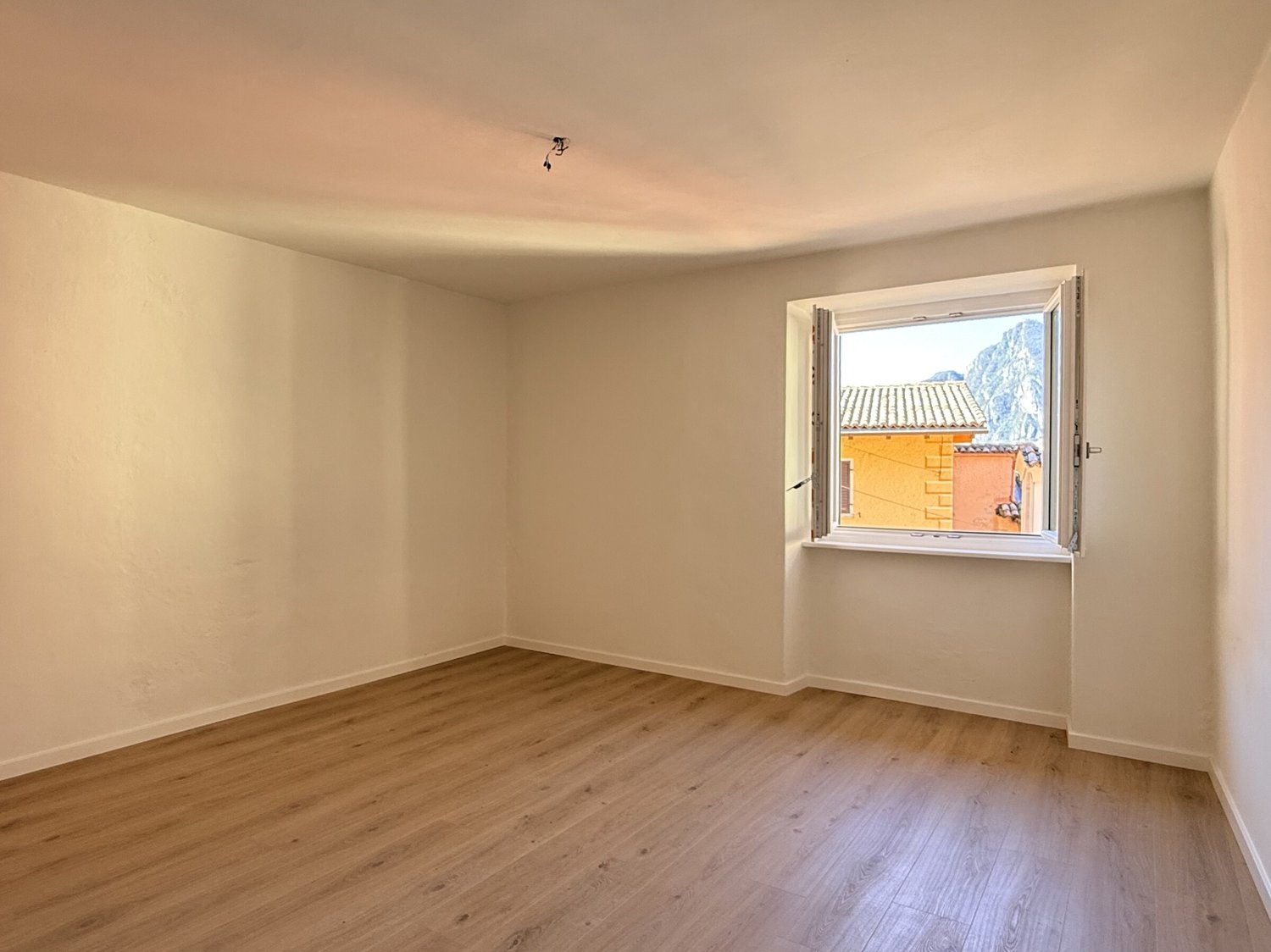 3 rooms row house