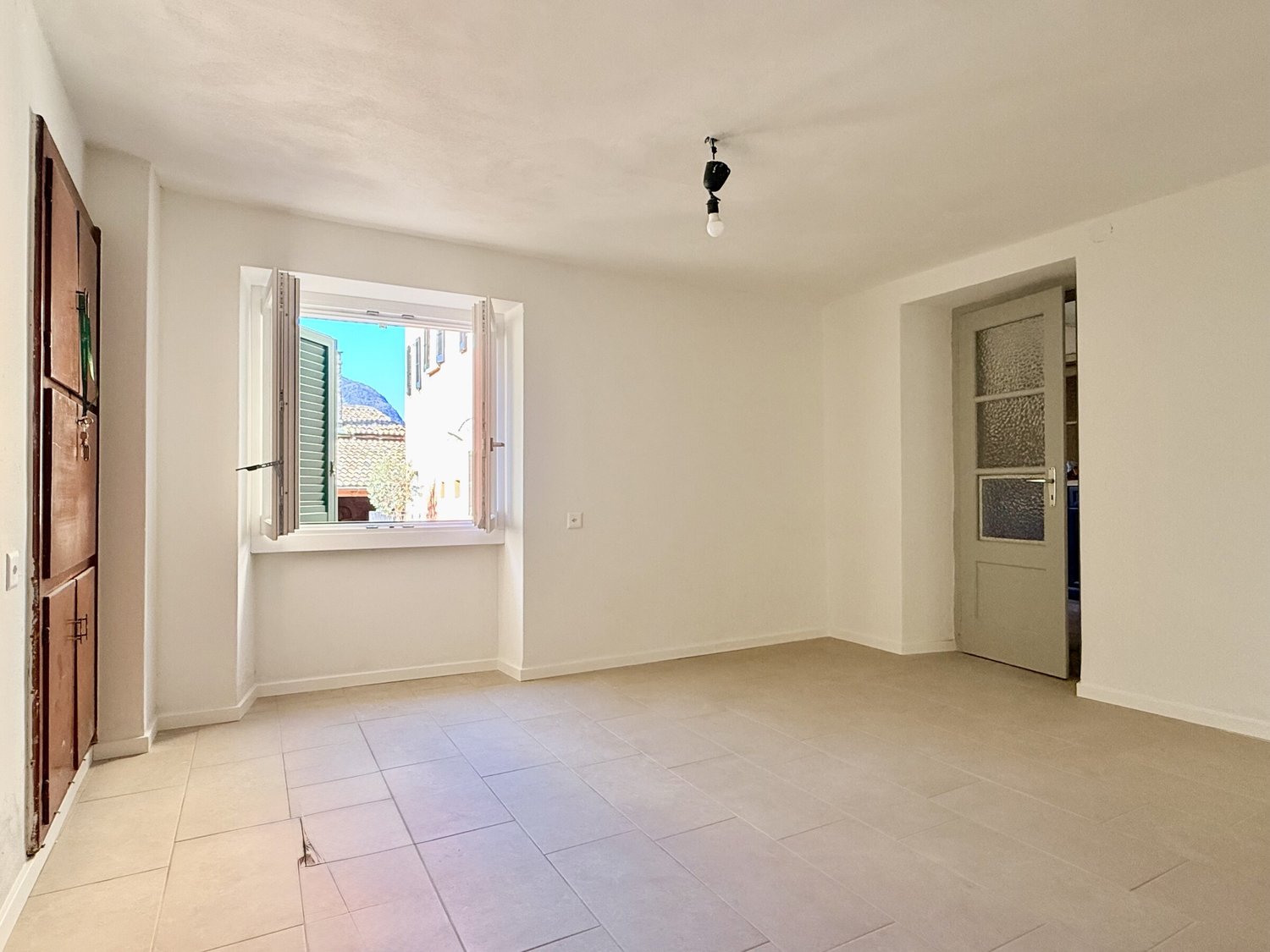 3 rooms row house