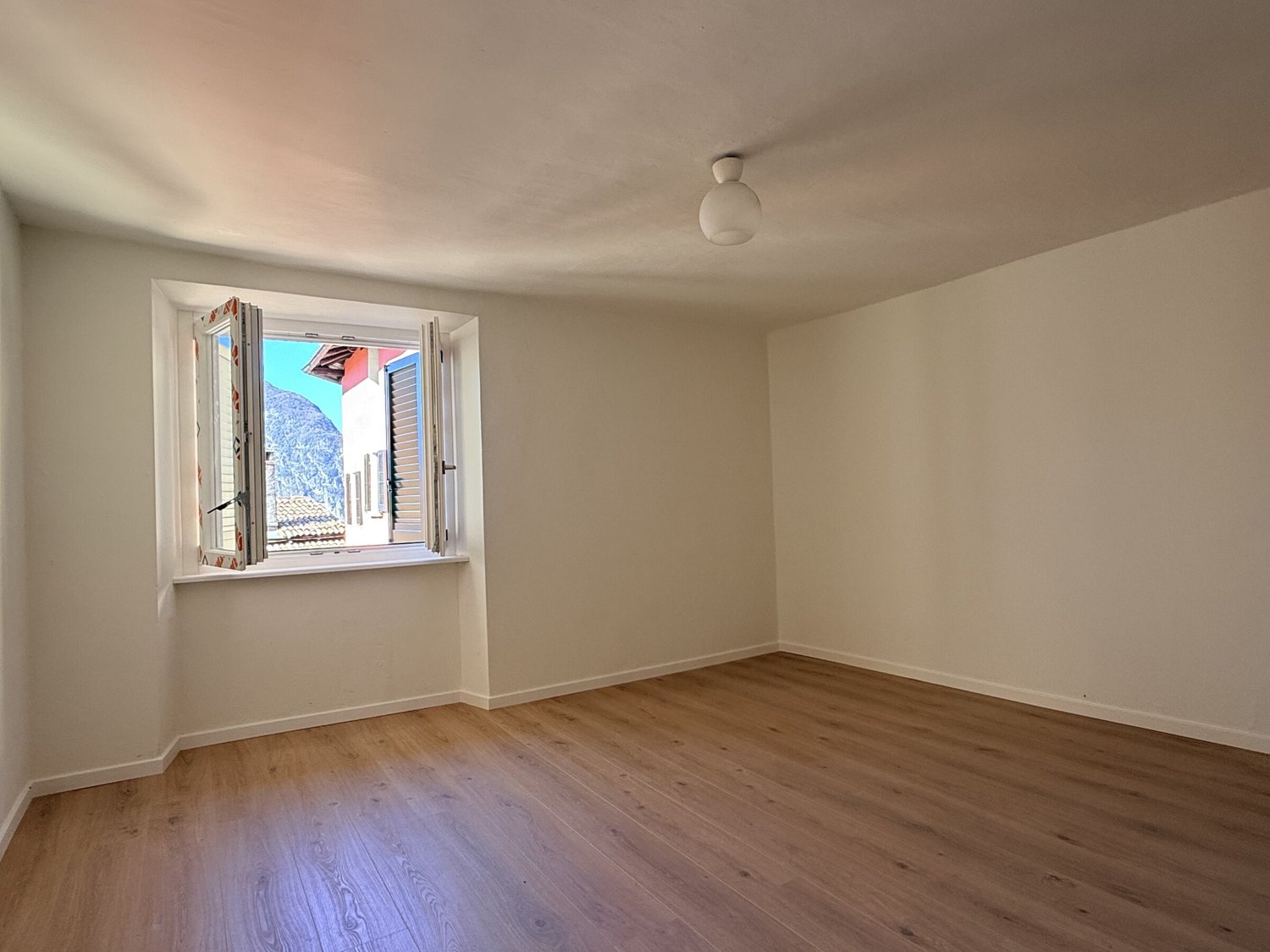 3 rooms row house