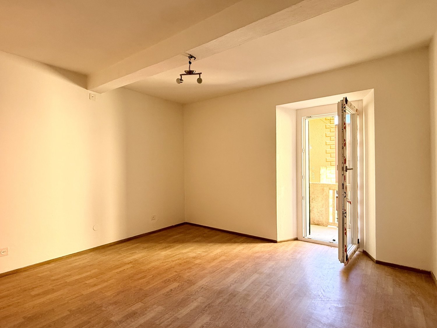 3 rooms row house