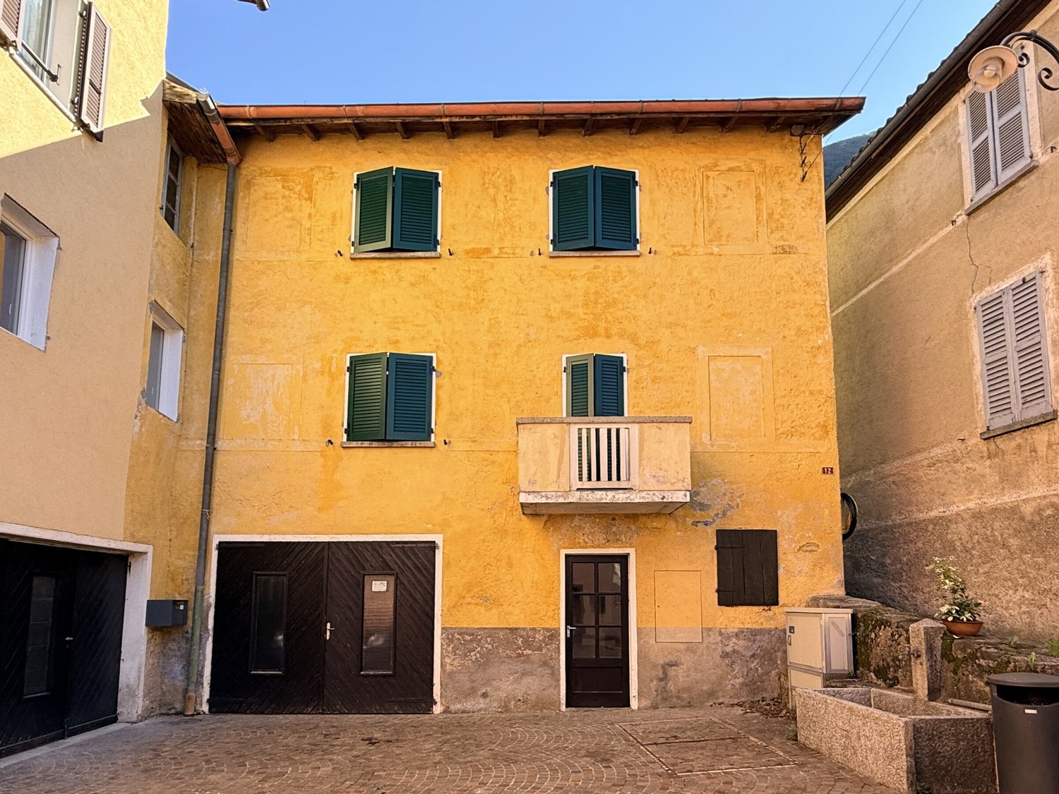 3 rooms row house