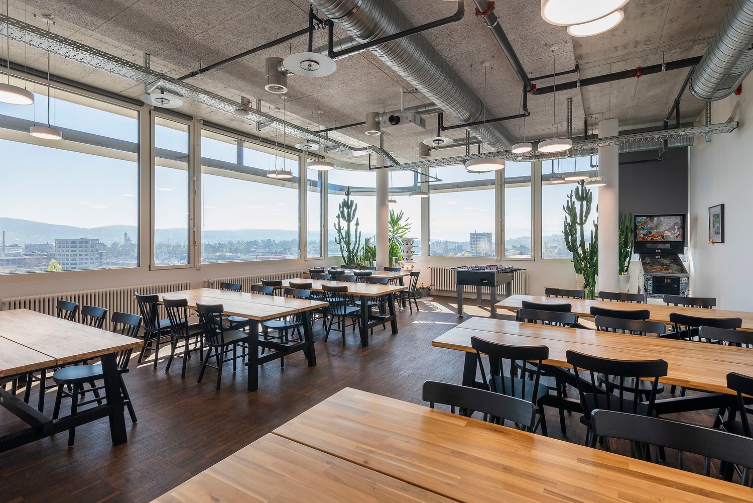 1058m² office, photo 1 of 5