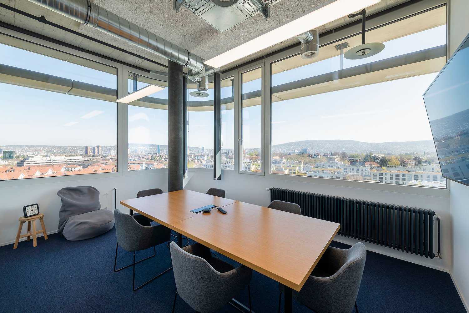 1058m² office, photo 3 of 5