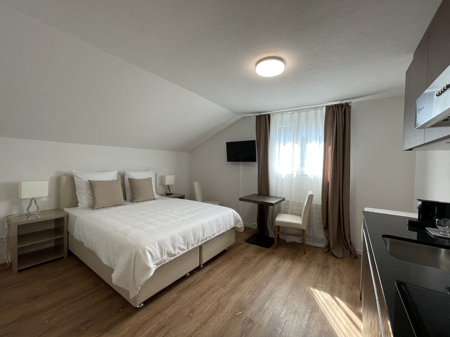 1 room furnished flat, photo 3 of 4