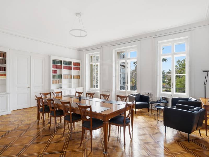 330m² office