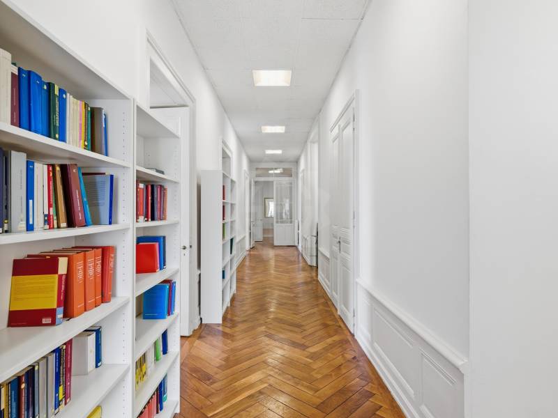 330m² office