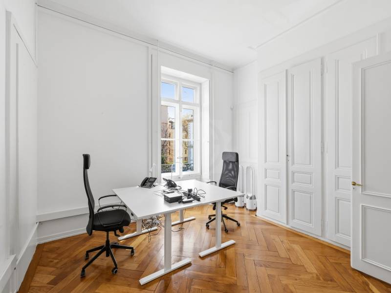 330m² office