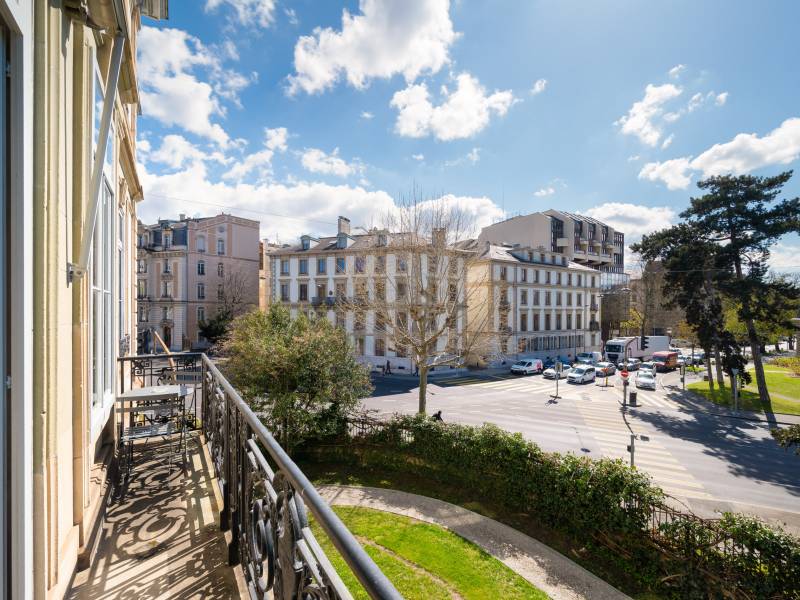 330m² office