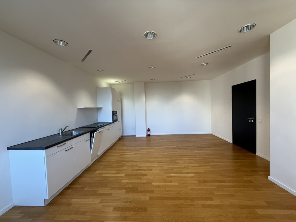 Office, photo 2 of 9