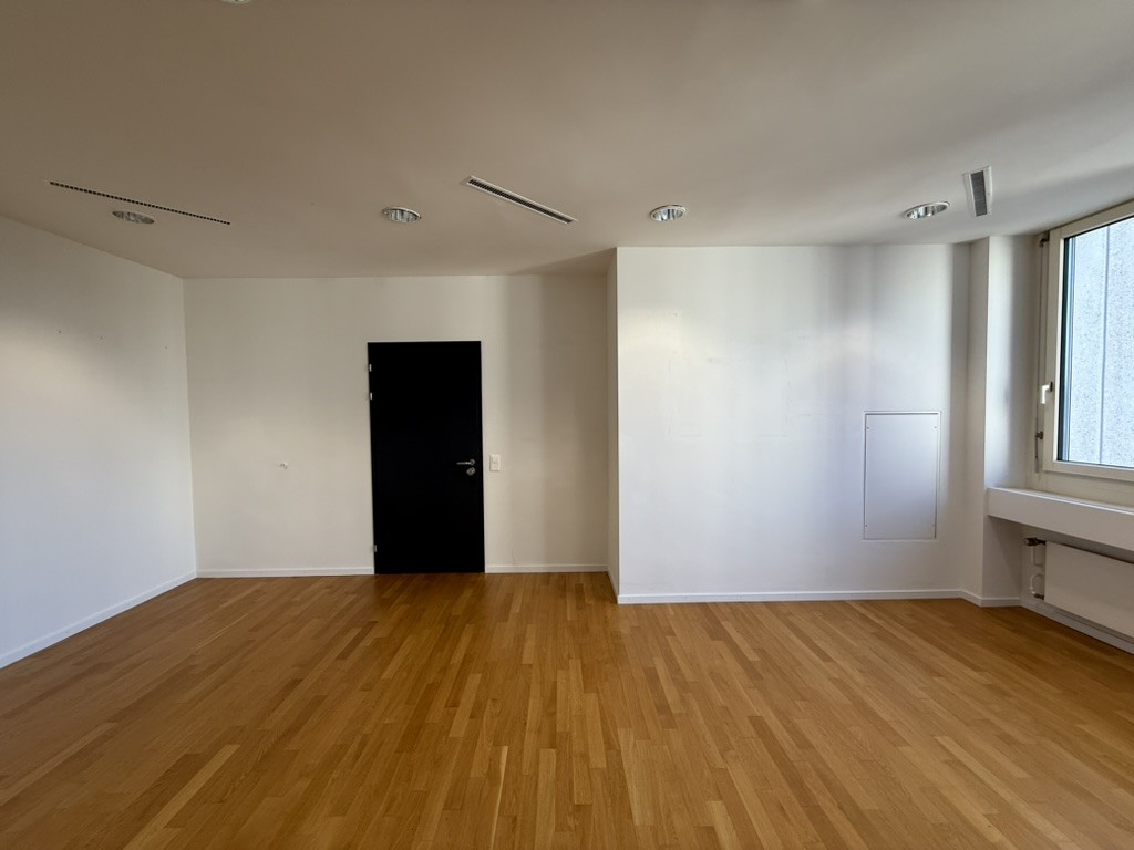 Office, photo 3 of 9