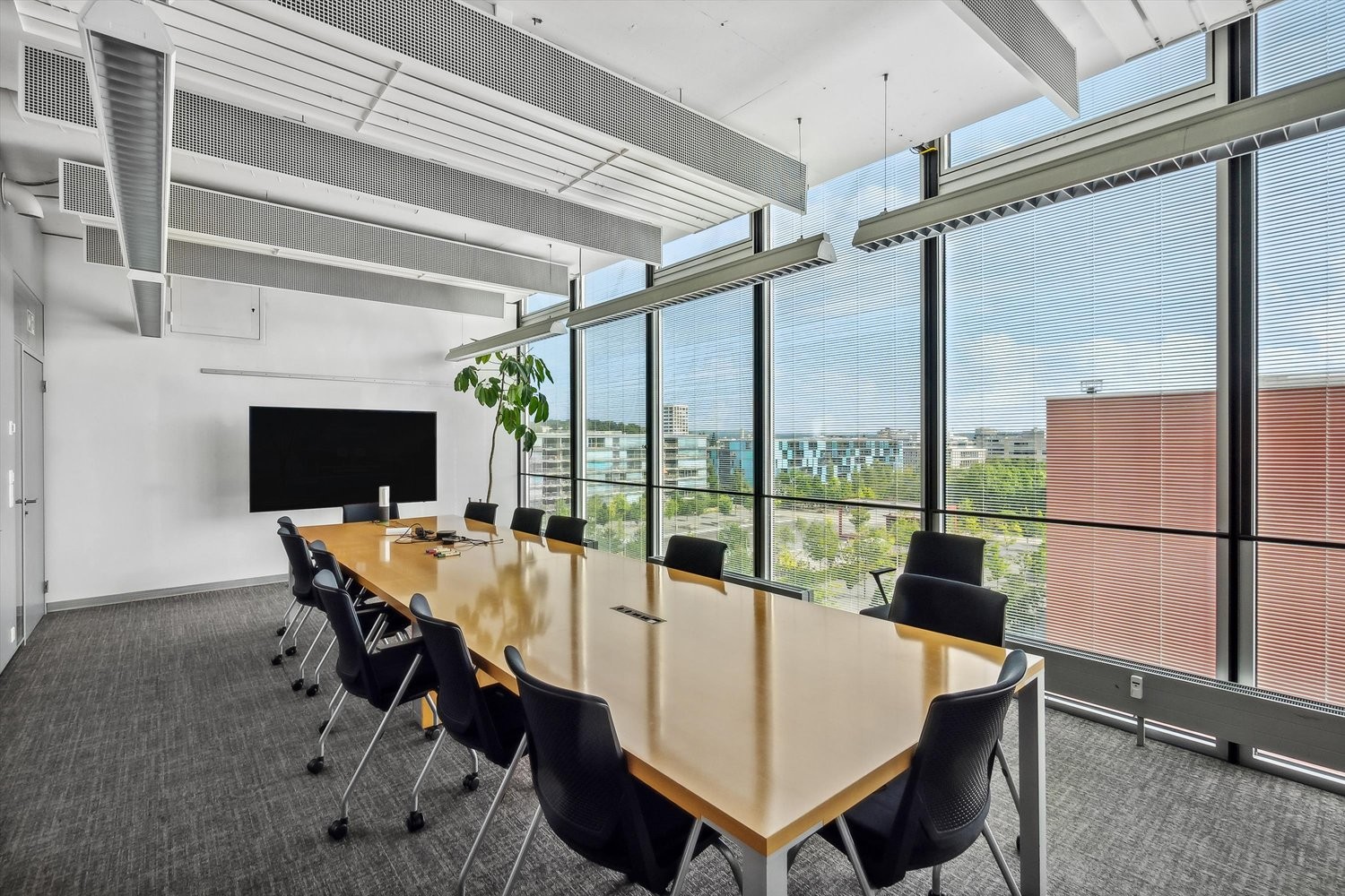 450m² office, photo 8 of 10