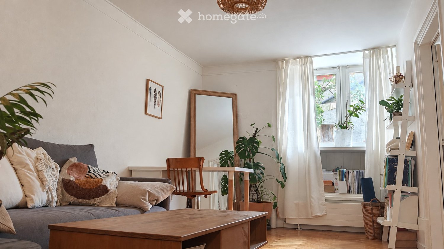 Appartamento con 1 locale

Appartamento completamente arredato proposto in subaffitto per una persona sola, per una durata di 3 a 6 mesi da concordare. Ingresso desiderato a partire da fine ottobre 1016, data flessibile.

Situato in pieno centro città di Neuchâtel, l'alloggio dispone di una cucina r