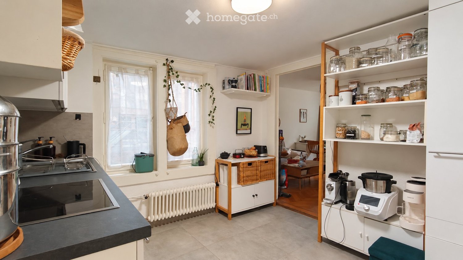 Appartamento con 1 locale

Appartamento completamente arredato proposto in subaffitto per una persona sola, per una durata di 3 a 6 mesi da concordare. Ingresso desiderato a partire da fine ottobre 1016, data flessibile.

Situato in pieno centro città di Neuchâtel, l'alloggio dispone di una cucina r