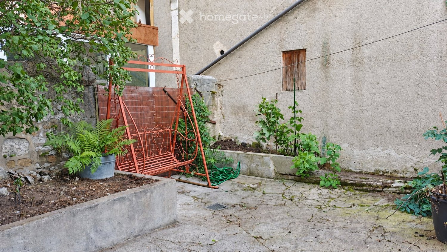 Appartamento con 1 locale

Appartamento completamente arredato proposto in subaffitto per una persona sola, per una durata di 3 a 6 mesi da concordare. Ingresso desiderato a partire da fine ottobre 1016, data flessibile.

Situato in pieno centro città di Neuchâtel, l'alloggio dispone di una cucina r