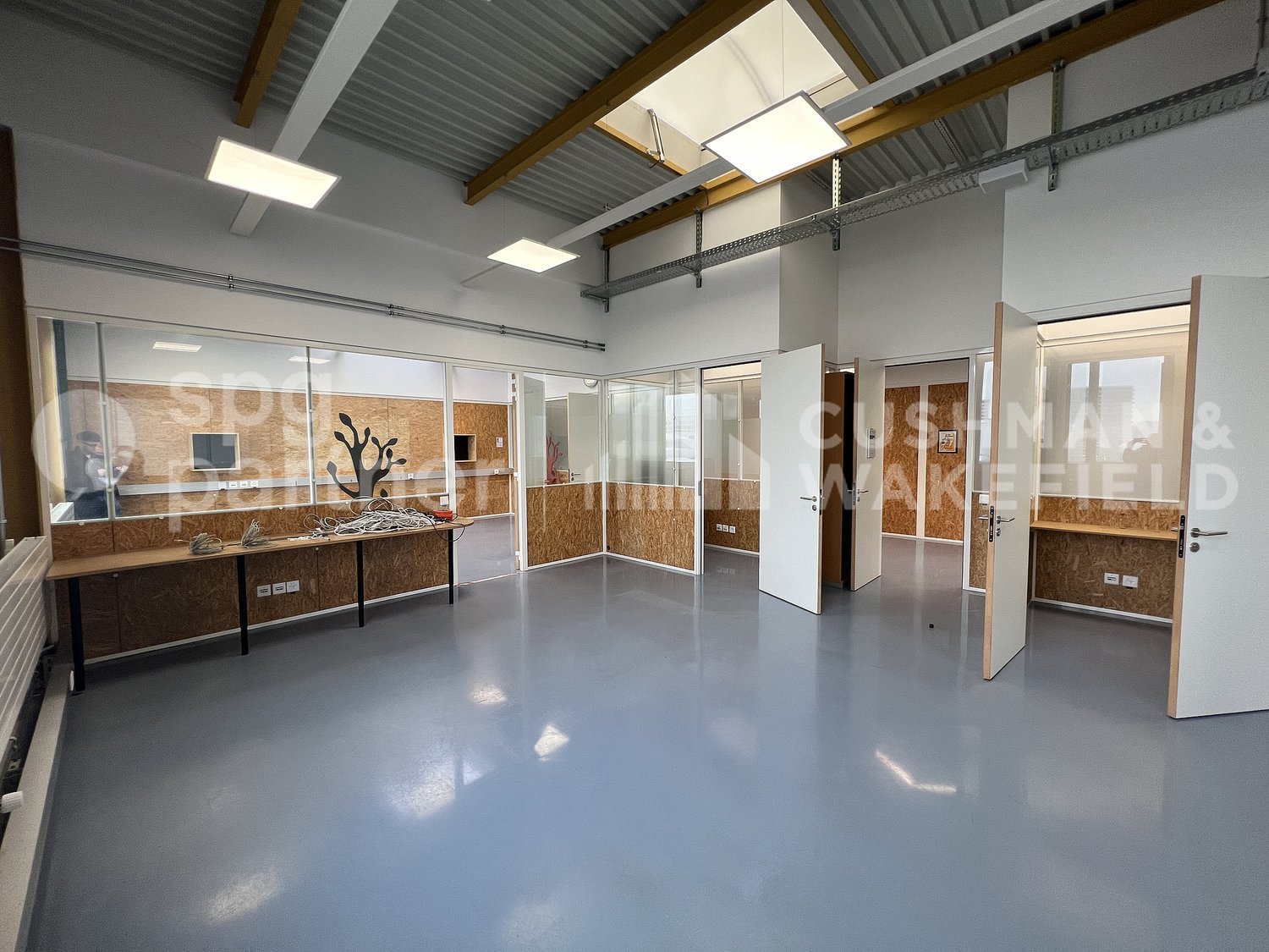 1300m² commercial