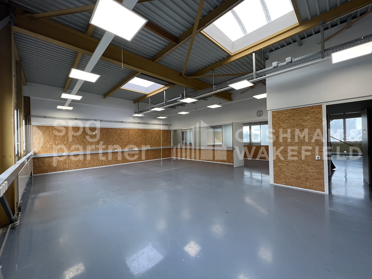 1300m² commercial