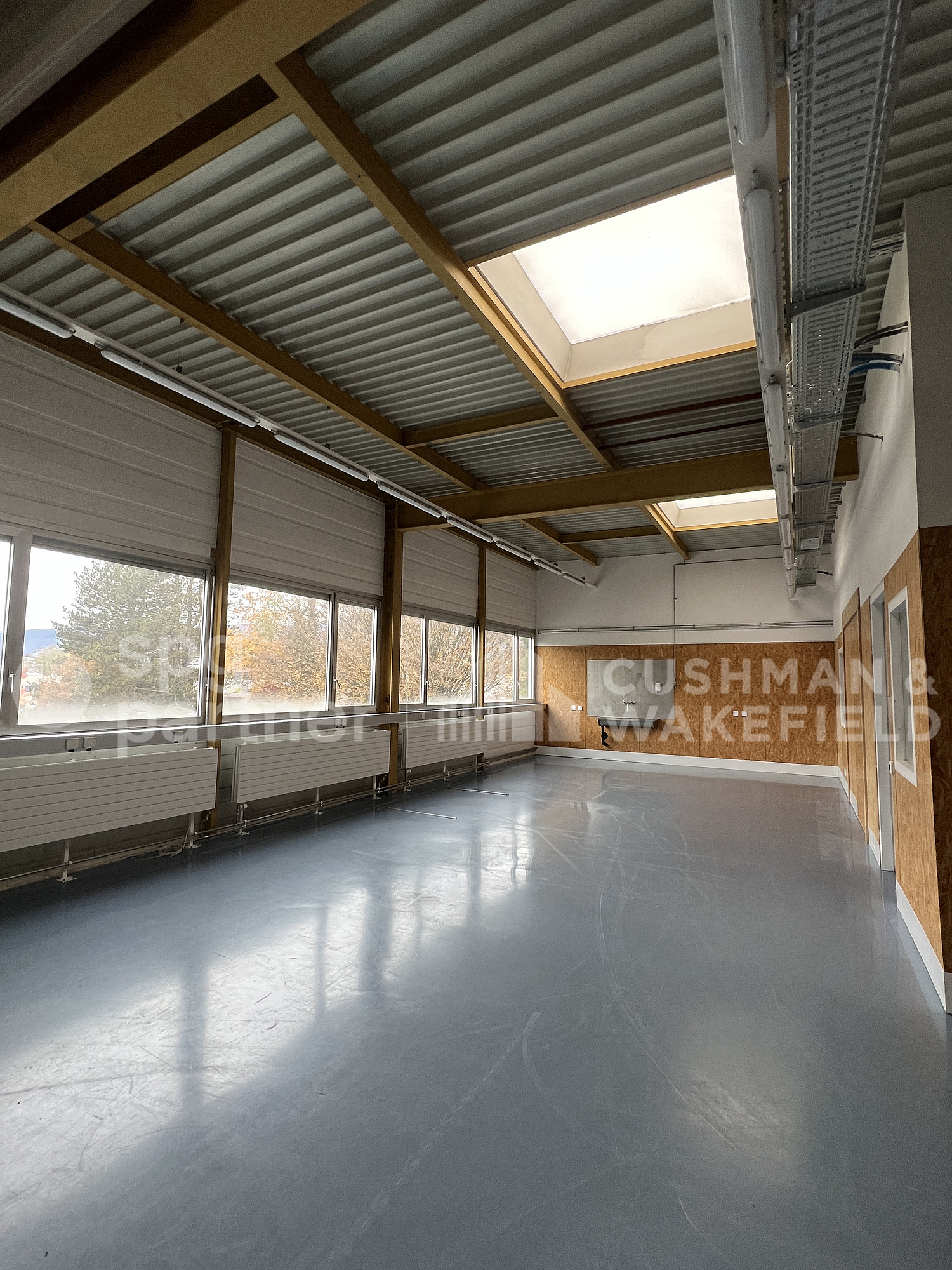 1300m² commercial