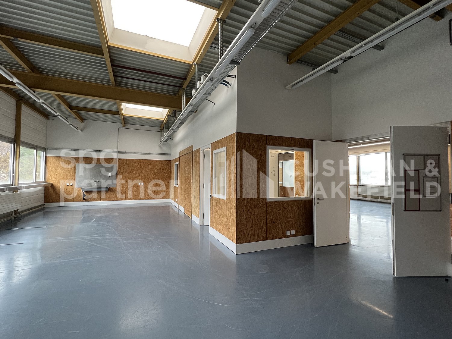 1300m² commercial